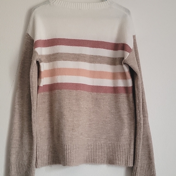Hem & Thread Sweater - Picture 6 of 7